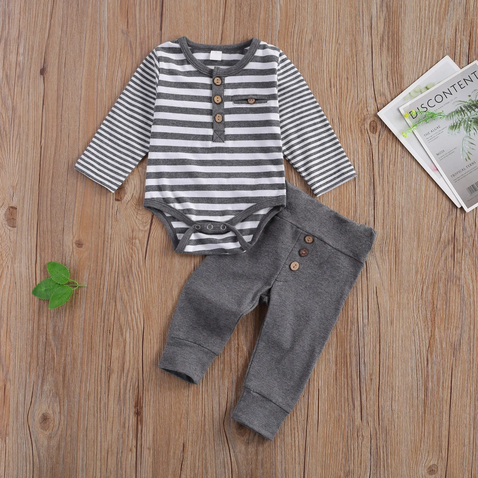 Lioraitiin babyjongen meisje casual gestreepte romper 2-delige set, ronde hals lange mouw knoopdecoratie, losse broek