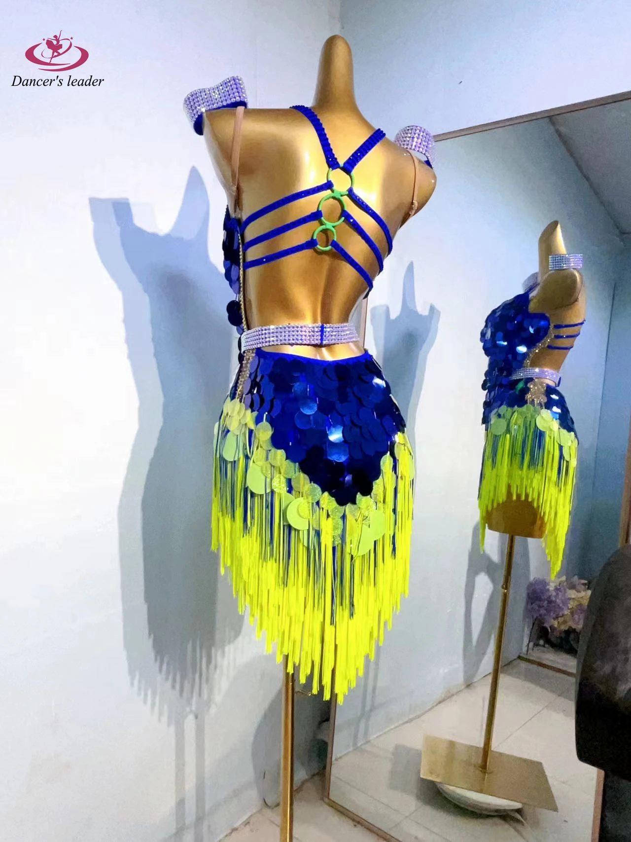 ラテンダンスプロフェッショナルドレスハイエンドカスタムブルースパンコールスプライシングタッセル女性大人標準ステージ専門服