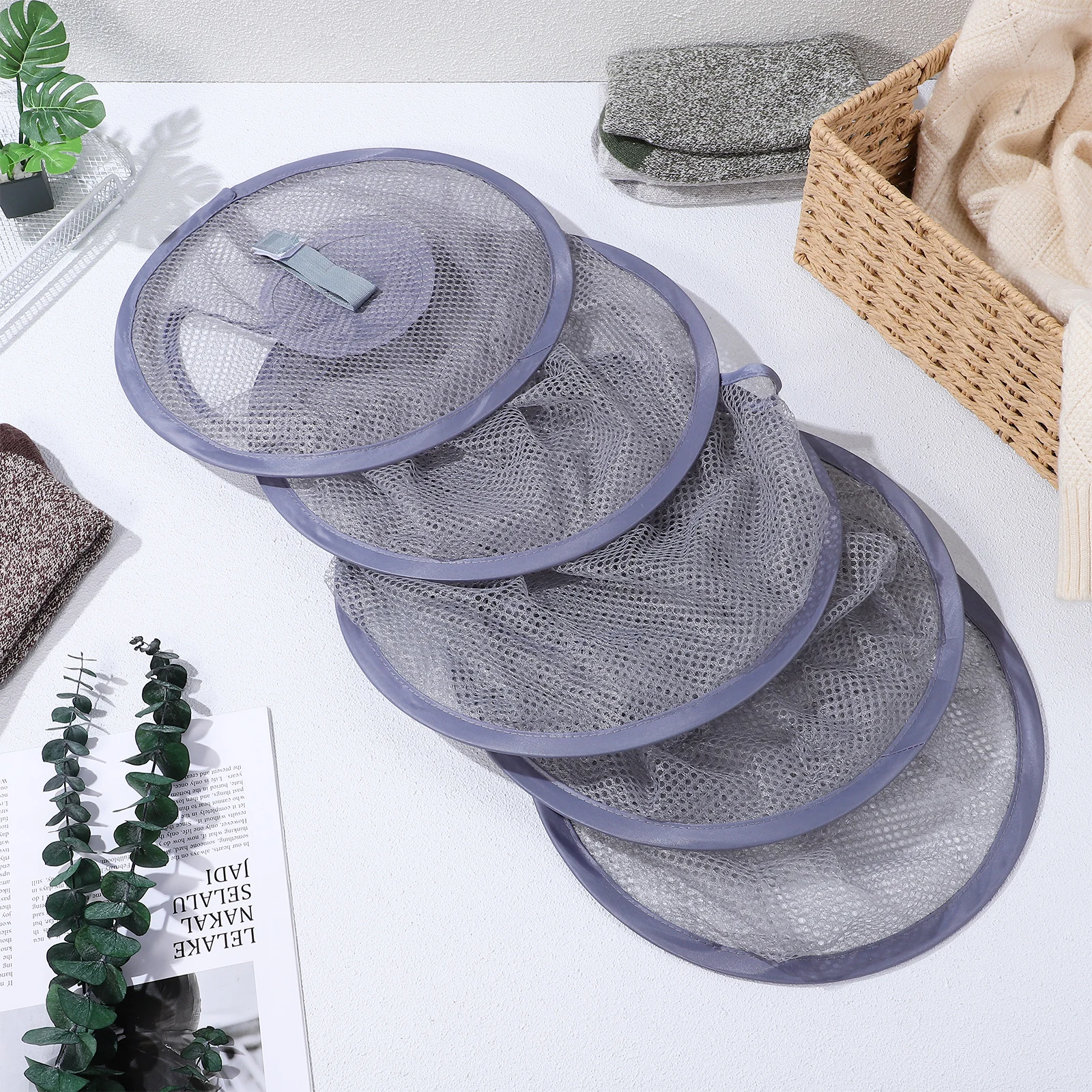 

3 pcs Clothes Storage Organizer Mesh Basket For Underwear Socks Foldable Hanging Storage Bag Hanging Clothes Organizer Hanger