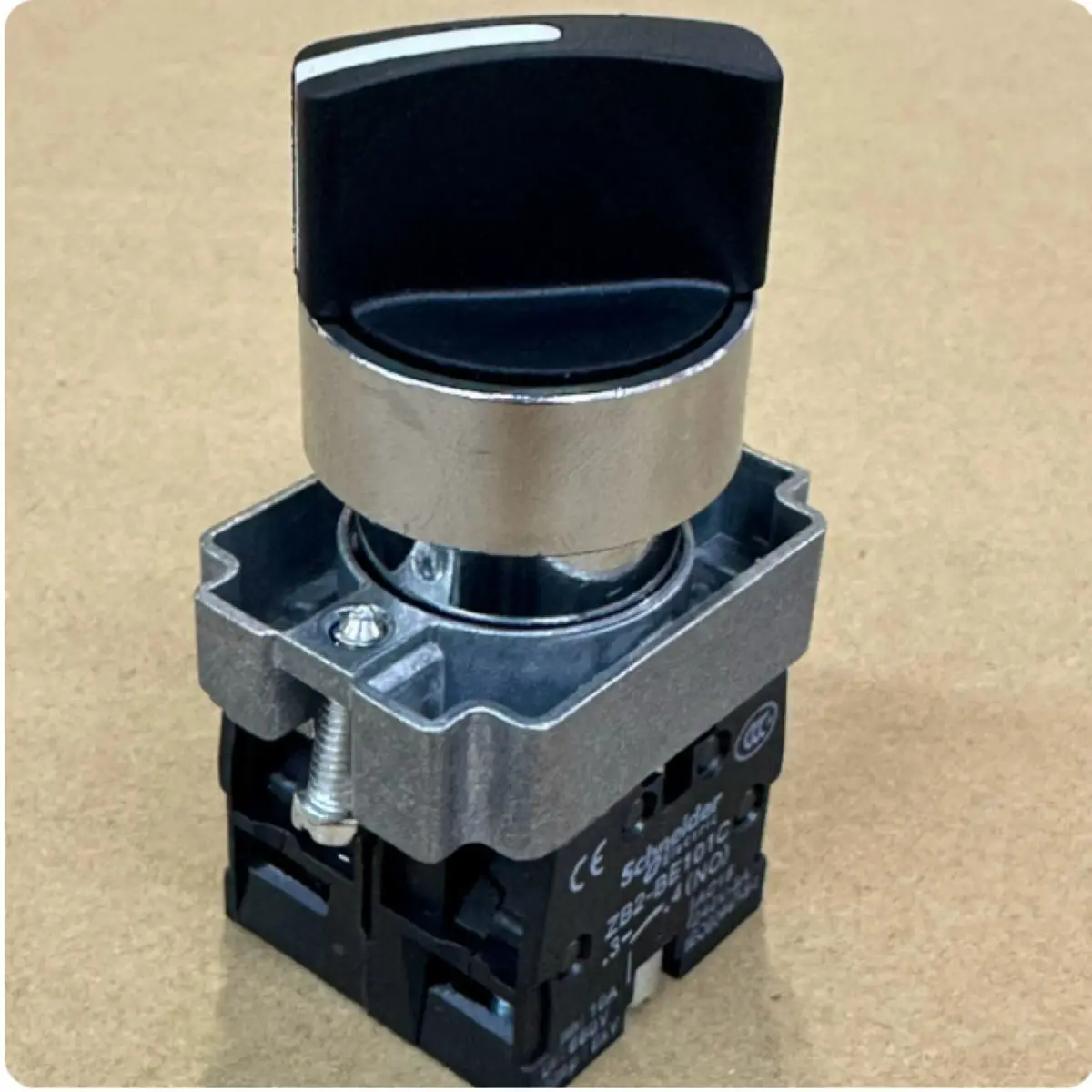 XB2BD45C = ZB2BZ105C + ZB2BD4C Selector switch, Easy Harmony XB2, metal, black, 22mm, 2 positions