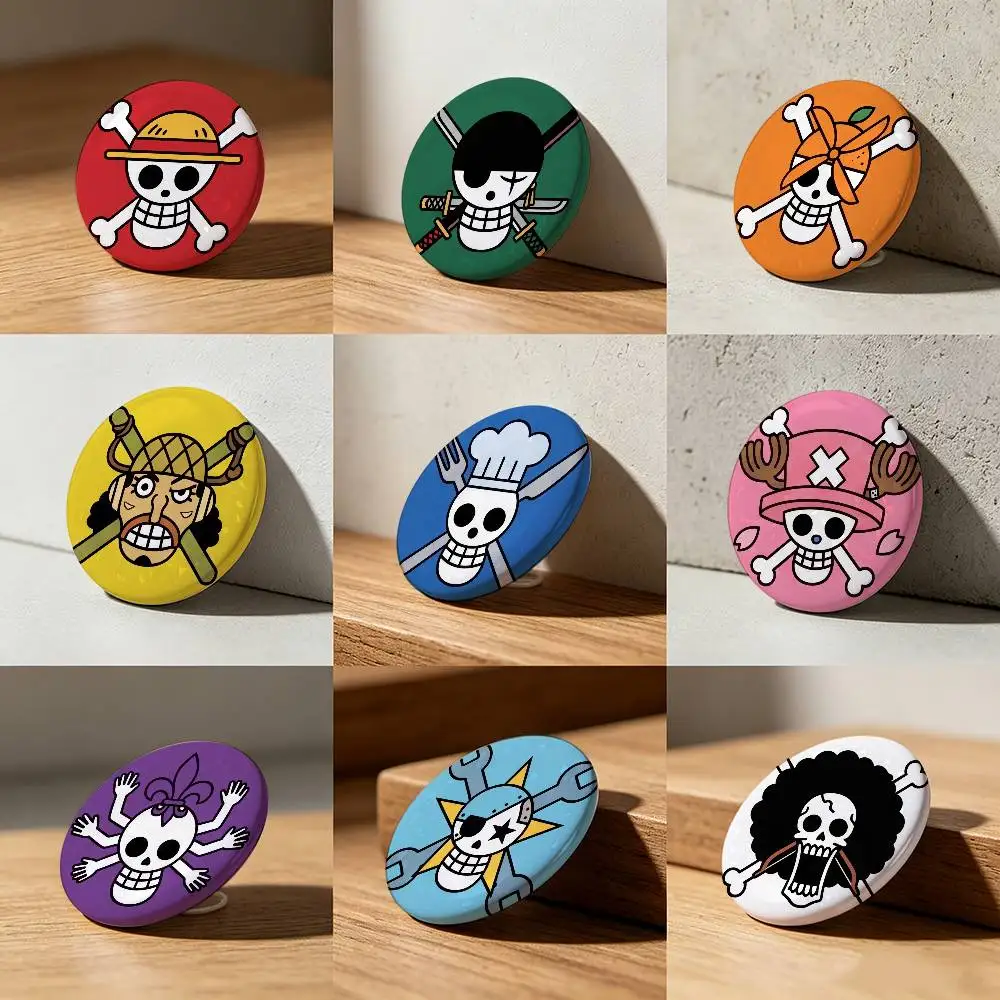 ONE PIECE LUFFY ZORO Laser Diamond Texture Button Pins Tinplate Brooches Cartoon Creative Badge For Backpack Clothes Decor