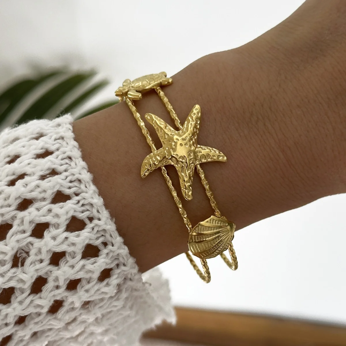 Mehrliniger Armreif aus Edelstahl mit Seestern-, Muschel-, Quallen-, Seepferdchen-, Sonnen- und Schildkrötenmotiven für Damen und Herren, Sommer-Schmuck. – Detail 20