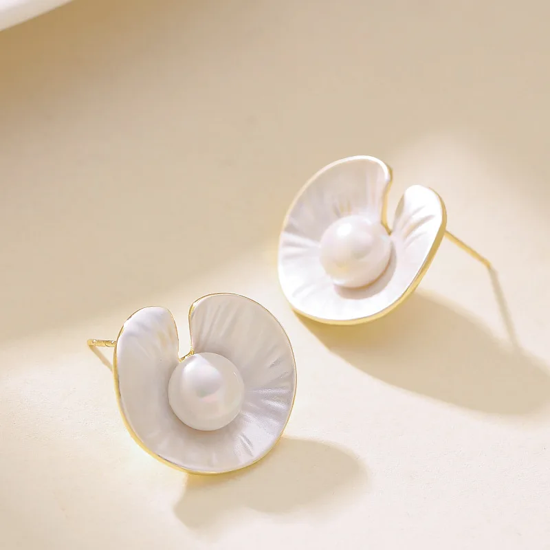 

Stylish, exquisite and simple enamel drop glaze lotus leaf pearl earrings niche light luxury high-end holiday style earrings