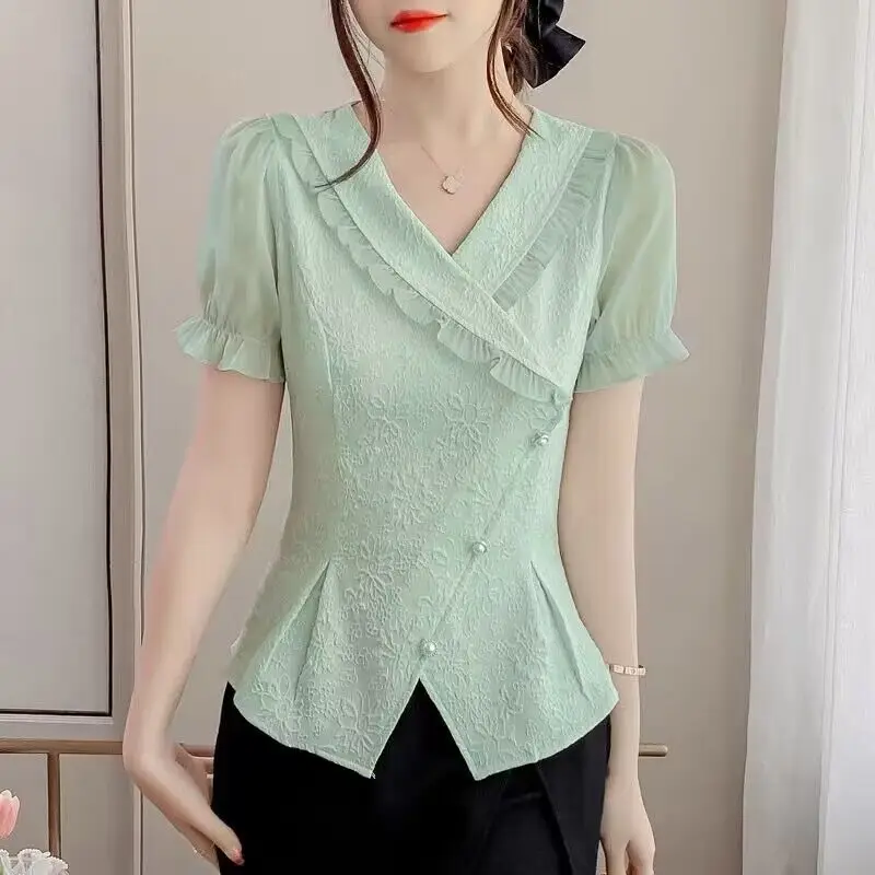 Blusa de manga corta con cuello en V y volantes para mujer, camisa elegante con textura francesa, color blanco y verde, ajustada y asimétrica, moda