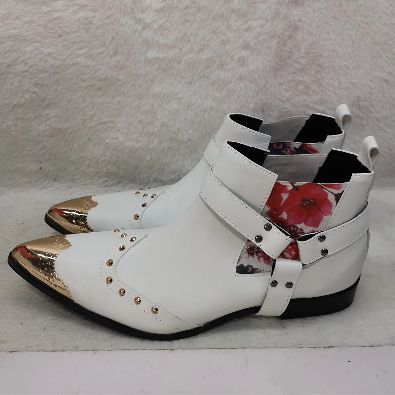 

Male Ankle Short Boots Wedding Dress Chunky Heel Chelsea Boots Metal Pointed Toe Buckle Strap Splicing Leather Shoes for Men