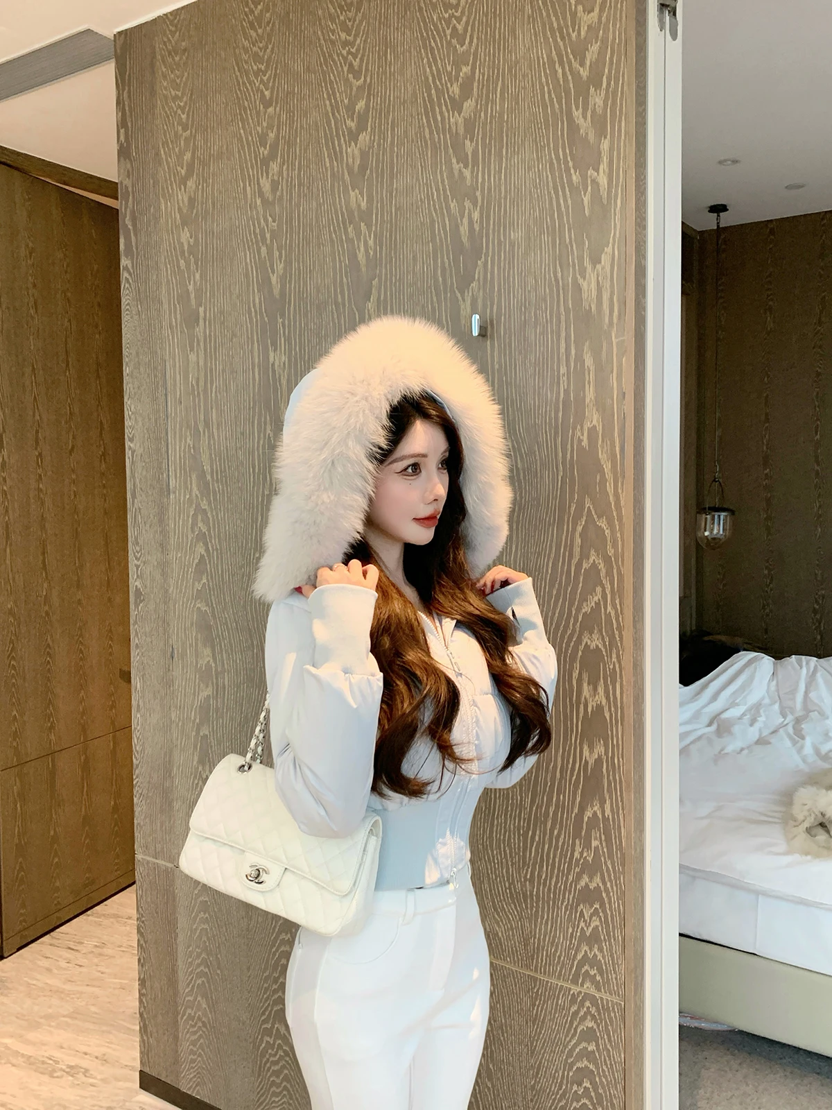 

Зимняя женская куртка JustQin North Country Snowflake 2025 с белым пухом, меховым воротником, теплая, длинная, с короткими рукавами