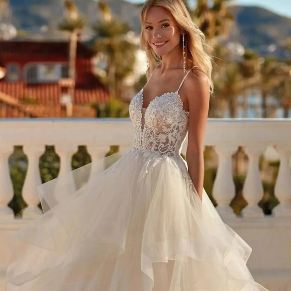 Abiti da sposa Vintage con scollo A V Appliques una linea Fuffy A strati Tulle Princess Ball Gowns abiti da festa da spiaggia per la sposa formale da donna