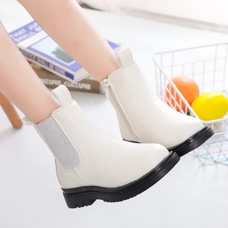 

Детские осенне-зимние кожаные полусапожки в Корейском стиле, модные повседневные ботинки для девочек на мягкой подошве, однотонные ботинки для девочек с боковыми молниями