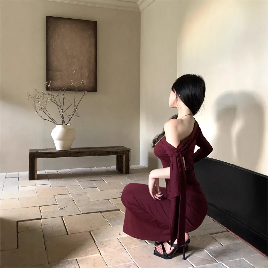 وشاح أحمر عميق كم طويل سليم صالح فستان نسائي الشتاء الإمبراطورية الخصر ألف خط تنورة كامل طول الكاحل طول ثوب واحد الكتف