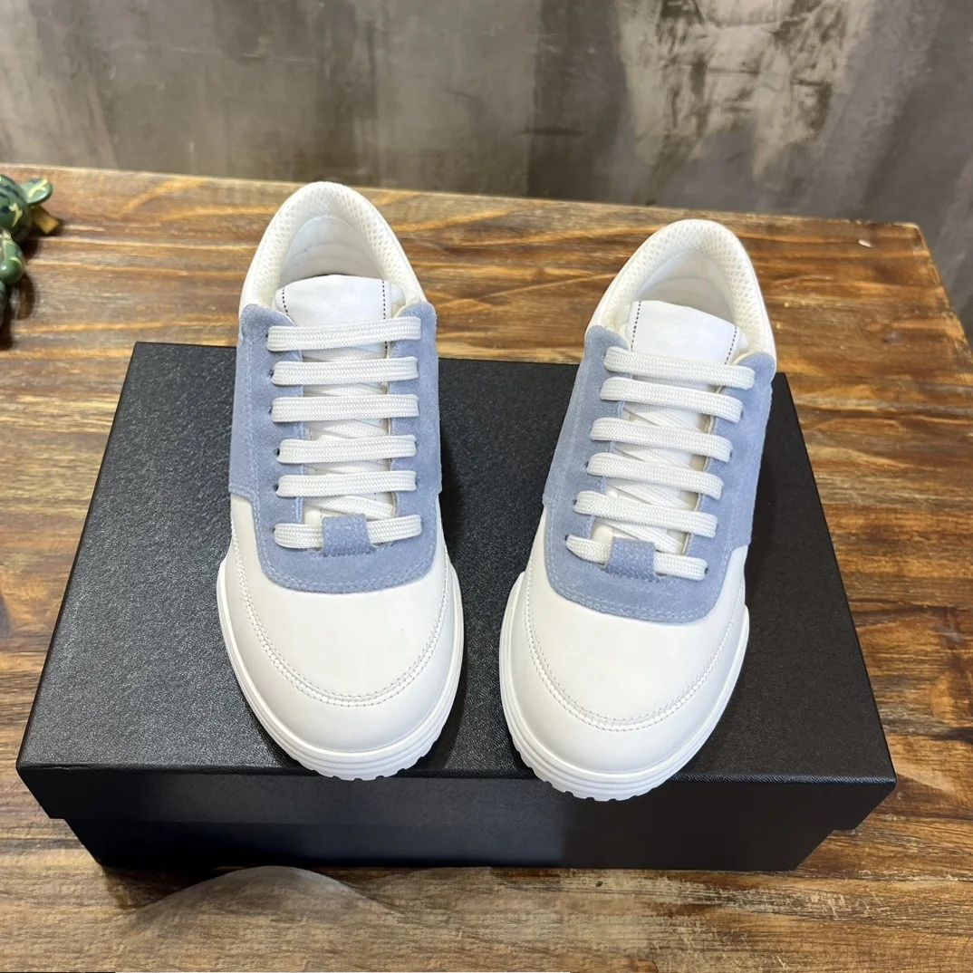 City Walking Unisex Skate Sneakers Breathable Fabric Upper Lace Up Non Slip Flat Sole Casual Board Shoes Lightweight Fashion Street Couple Footwear Men Women Daily Outdoor Shoes