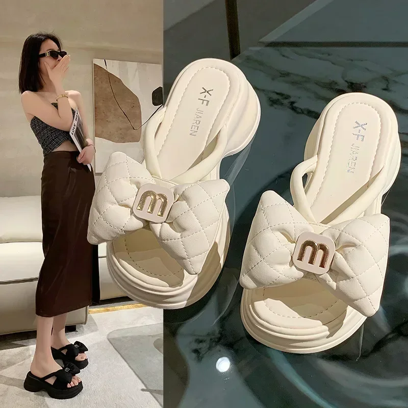 New Korean Edition Casual Beach Shoes: Versatile Thick Sole Sandals with Bow Accent for Women, Perfect for Summer Outings.