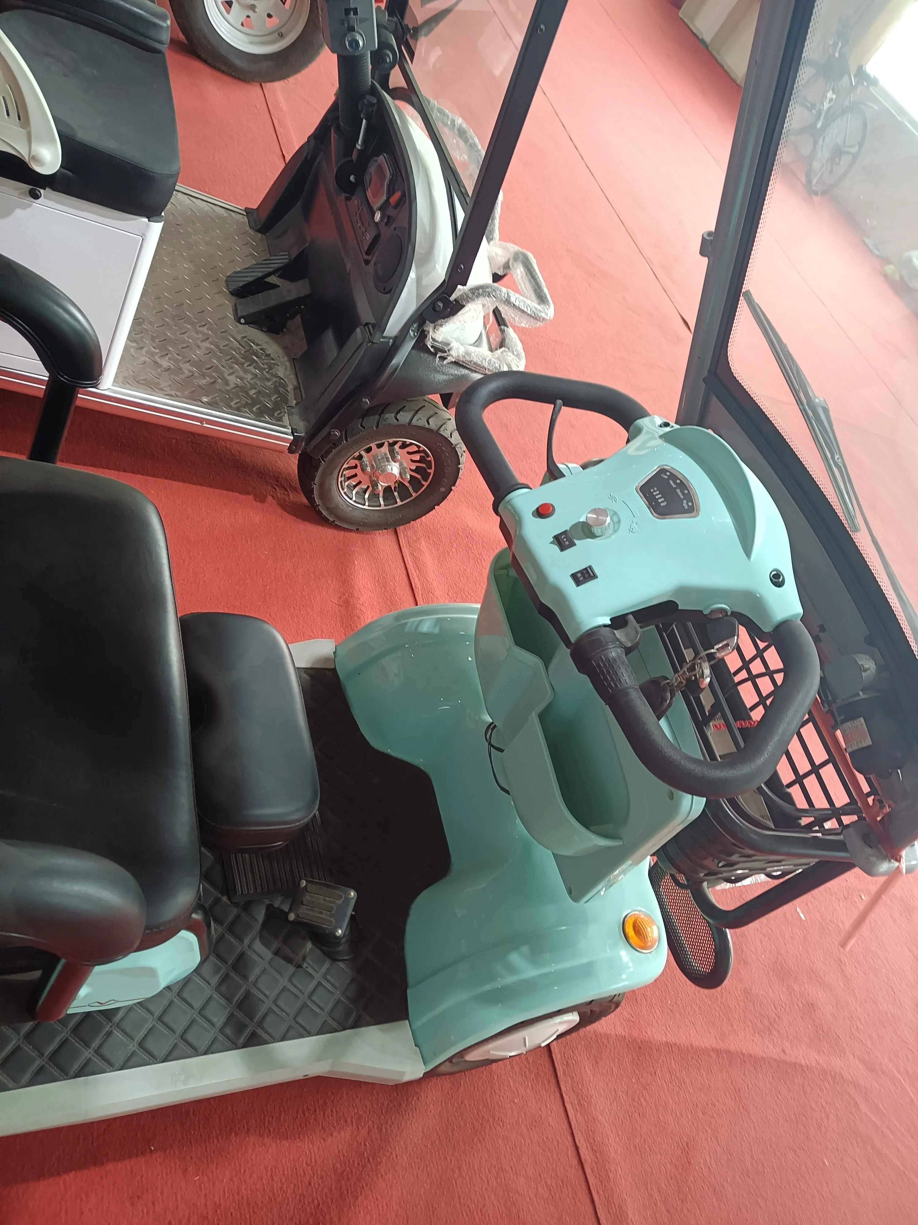 Four Wheel Electric Scooter Bike with Cabin for Adult