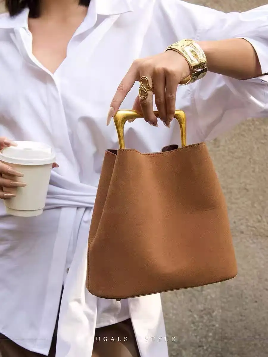 

Luxury Velvet Women Handbag Large Capacity Casual Tote Bag Fashion Metal Handheld Bucket Bag Female Shoulder Messenger Bag