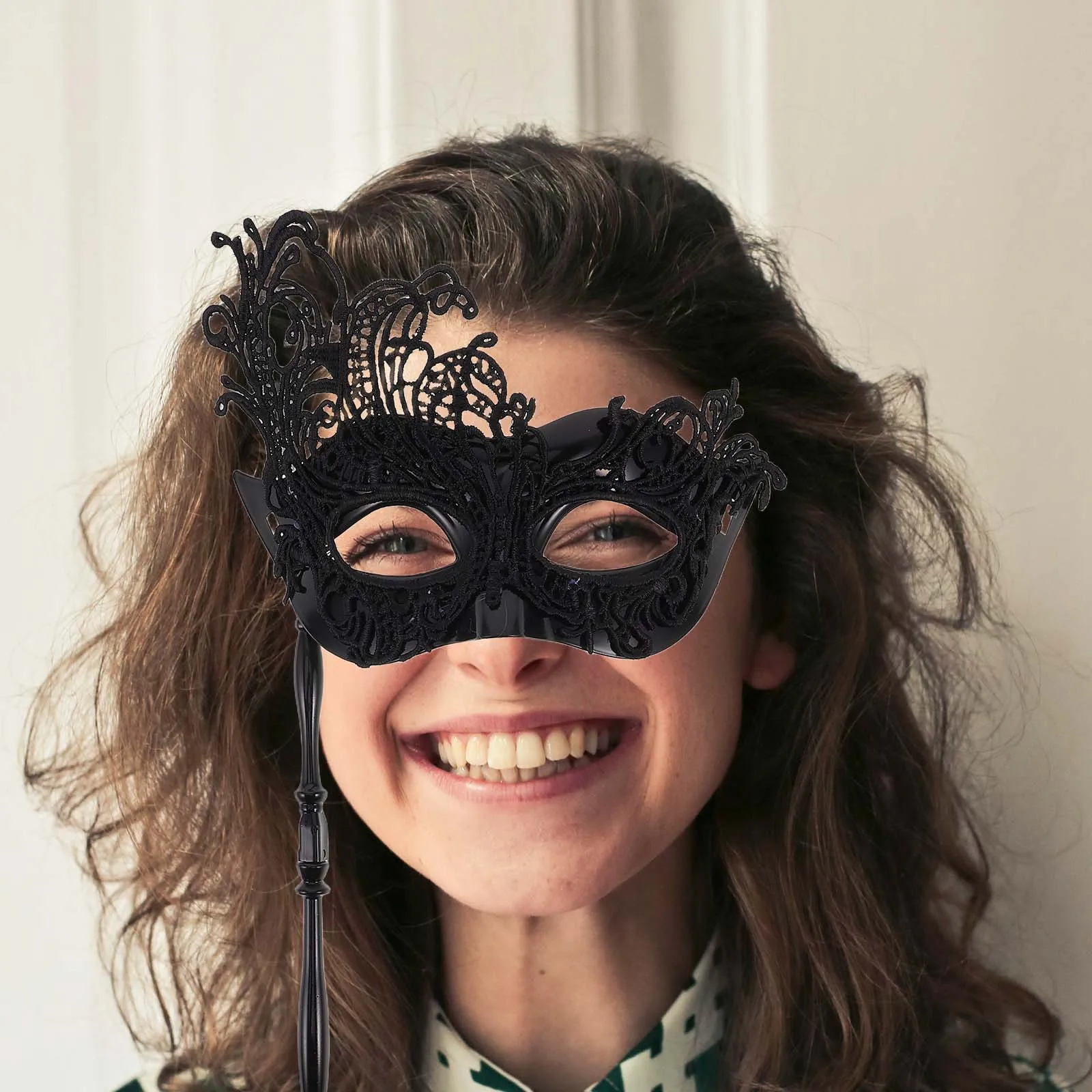 

H Held Stick Mask Черное золото Кружевные маскарадные маски для женщин Массовая крышка для лица на Хэллоуин Тени для век Аксессуары для вечеринок