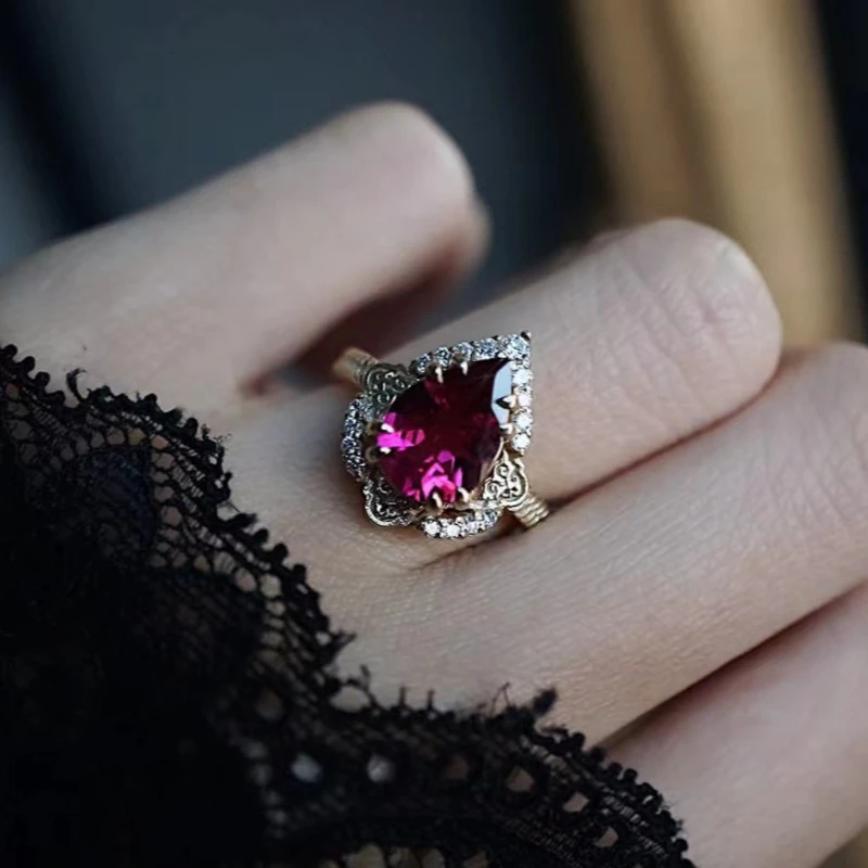 New European and American jewelry inlaid with water droplet red zircon retro palace gemstone women\'s ring
