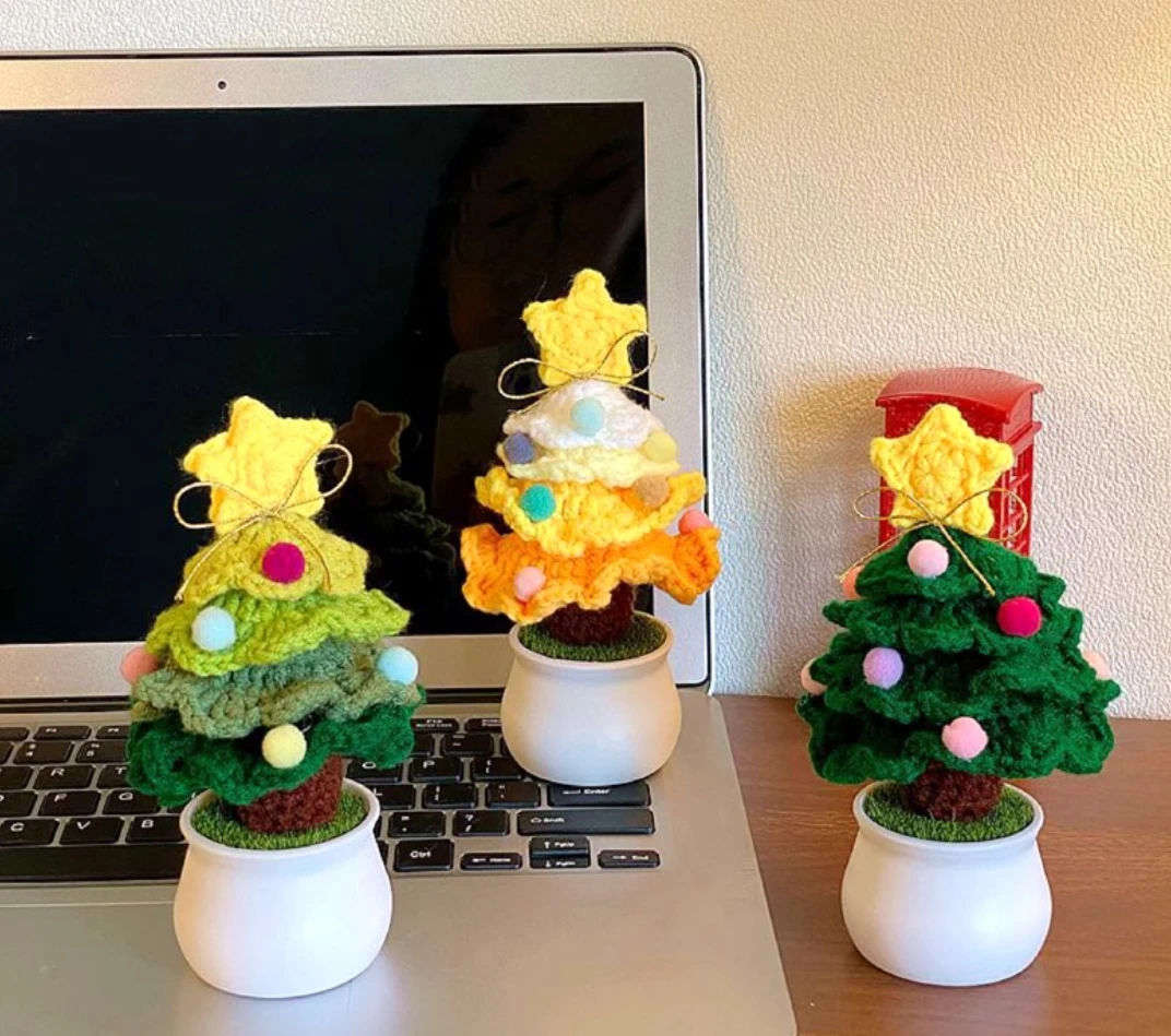 

DIY crocheted Christmas tree potted finished product wool knitting material package Christmas handmade gift desktop car ornament