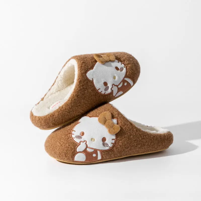 Sanrio Hello Kitty My Melody Kuromi Cinnamoroll baru, sandal manis dan lucu untuk musim gugur dan musim dingin, sandal rumah hangat berbahan katun.