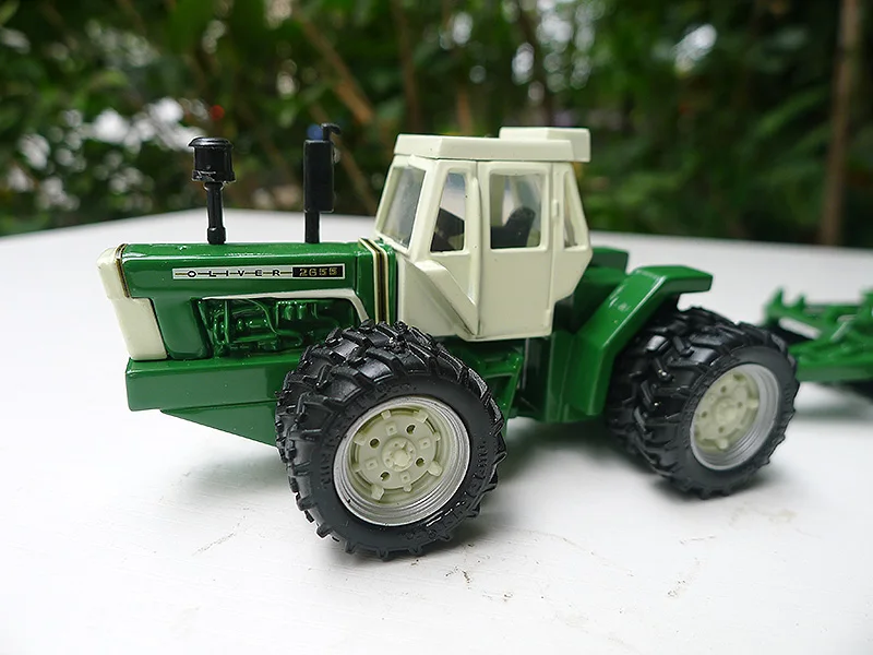 Diecast Alloy 1:64 Scale 2655 Mulch Ripper 8-wheel Twisted Waist Tractor Plow Model Adult Classic Collection Toys Gifts Souvenir