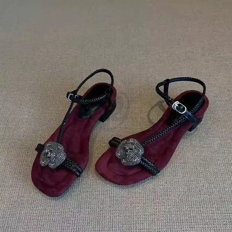 

Новинка 2023 года, китайские ретро-пряжки с открытым носком и цветочным декором, босоножки на низком каблуке, модные нишевые женские сандалии на плоской подошве