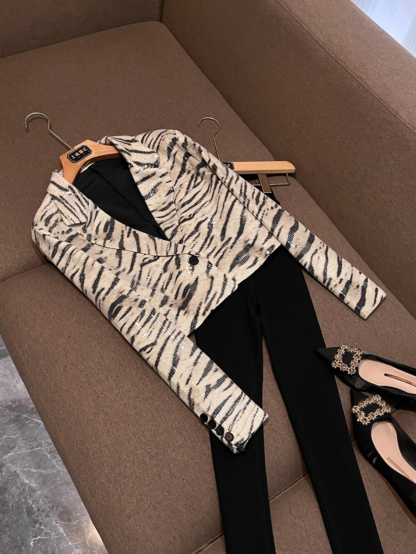 

Spring 2026 Women's American Retro Zebra Print Sequin Short Jacket Single Button Waist Exposure Suit Top Commute Style Slim Fit