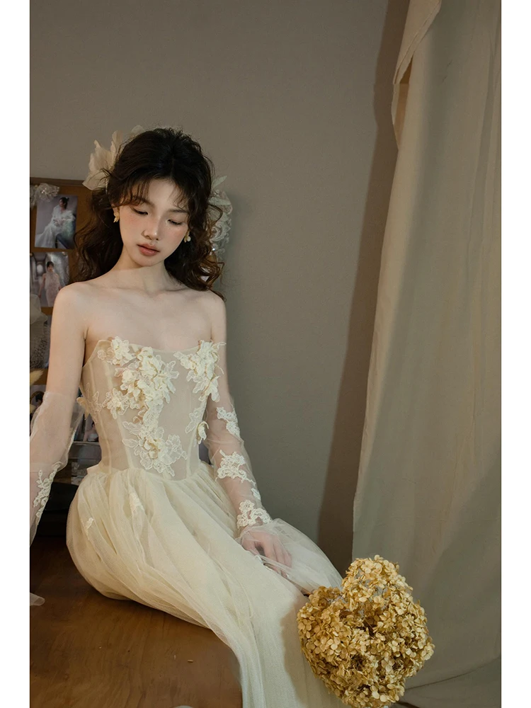 Light Wedding Dresses Sweet Flower Strapless Wedding Dress With Court Train Classic A-line Brides Wedding Dresses Customized