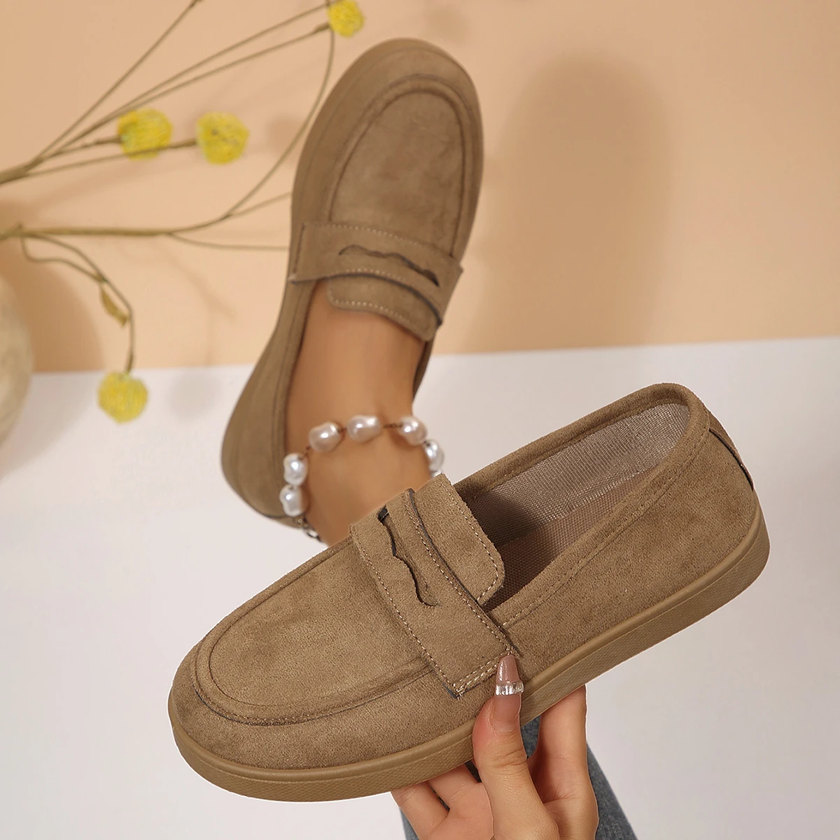 Women Sneakers Hot Sale Slip on Loafers Lightweight Breathable Comfort Sneakers Outdoor Flats Casual Daily Walking Shoes Women