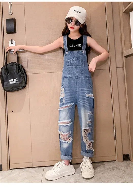 Cooler Overall mit Löchern für Mädchen, Sommermode, zerrissene Jeans-Latzhose, Kinder-Streetwear, abgenutztes Kostüm, 4 5 6 8 9 10 12 14 Jahre – Detail 2
