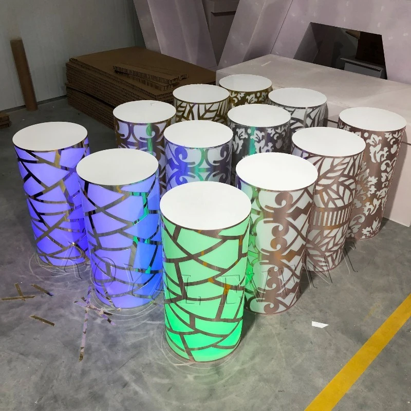 

High Quality Wedding Supplies Cylinder Acrylic Column Event Decorative Cake Display Cylinder Light Emitting Diode Wedding Center