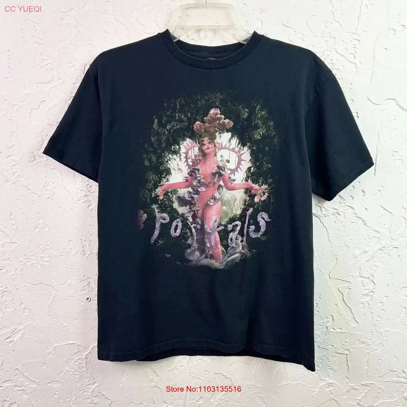Camiseta Negra Melanie Martinez Portals, Cuello Redondo, Talla XS, Estilo Vintage Lavado, Transpirable, Cómoda y Elástica