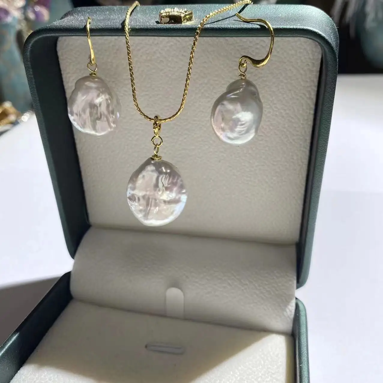 

Natural Baroque micro-flaw freshwater pearl necklace, neck chain, collarbone chain, earrings, ear hook set, gift simple love