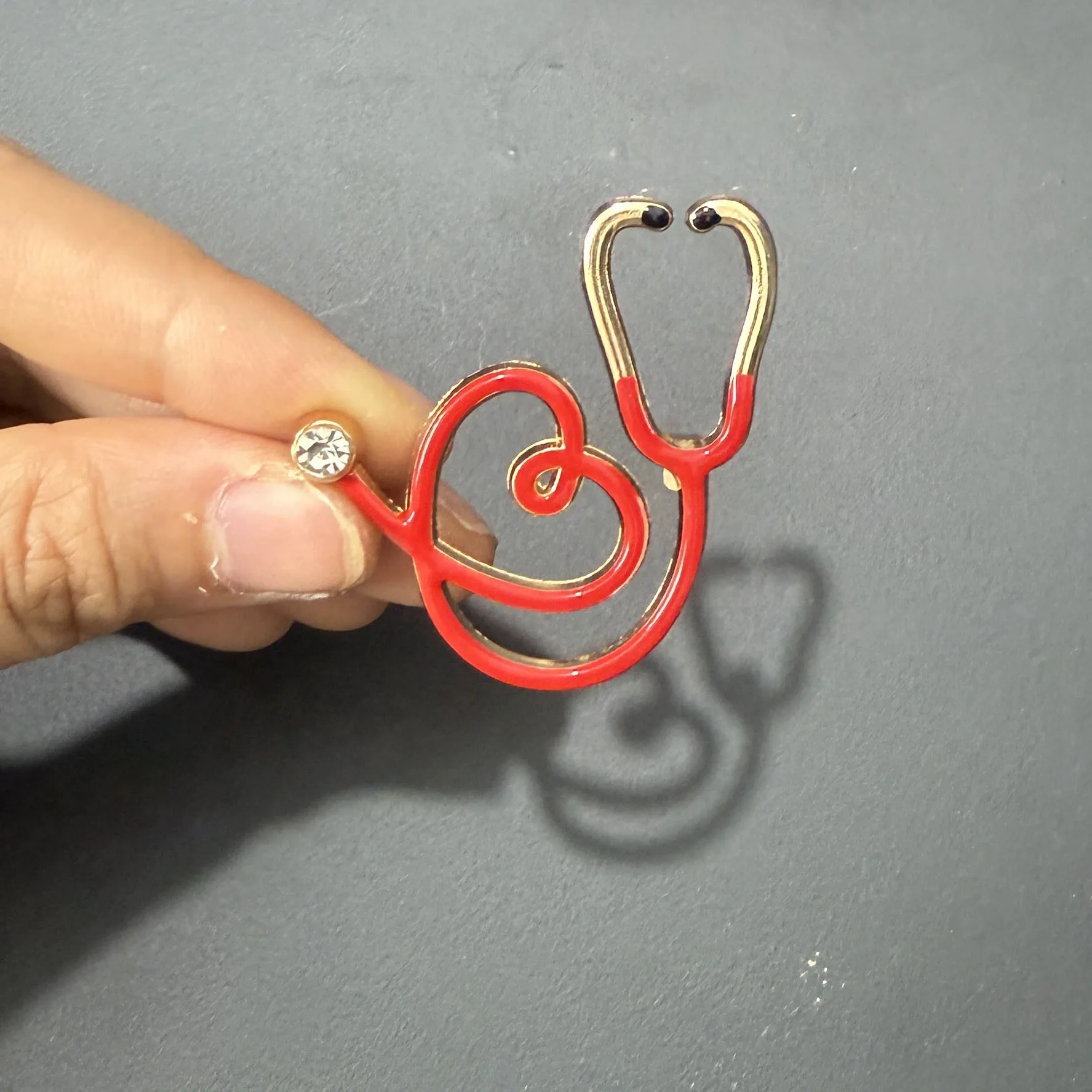 Customized and Retail Advanced medical stethoscope brooch pins soft enamel pins