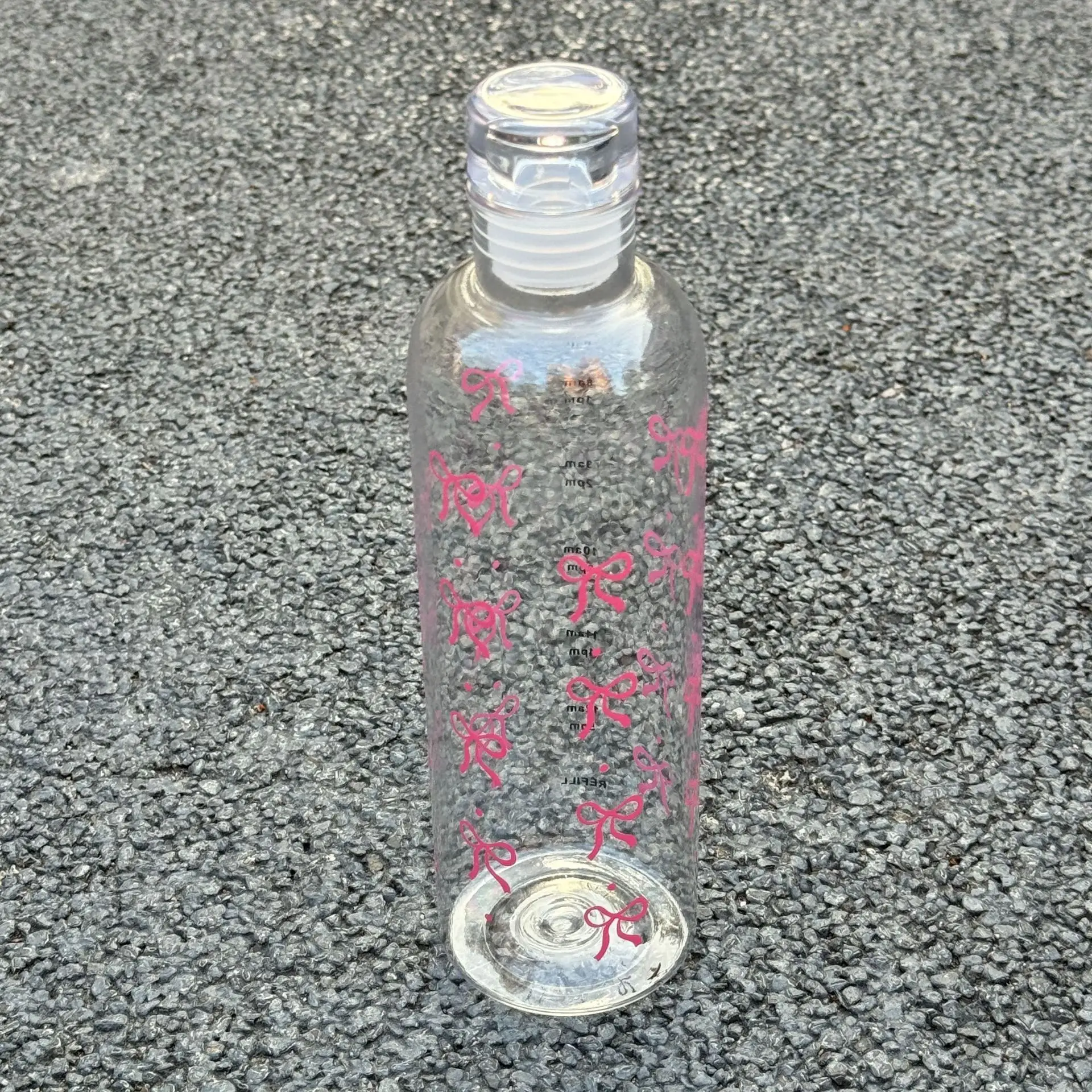 Bow shaped plastic water bottle, transparent outdoor sports water bottle with time scale, 500ml juice milk water bottle