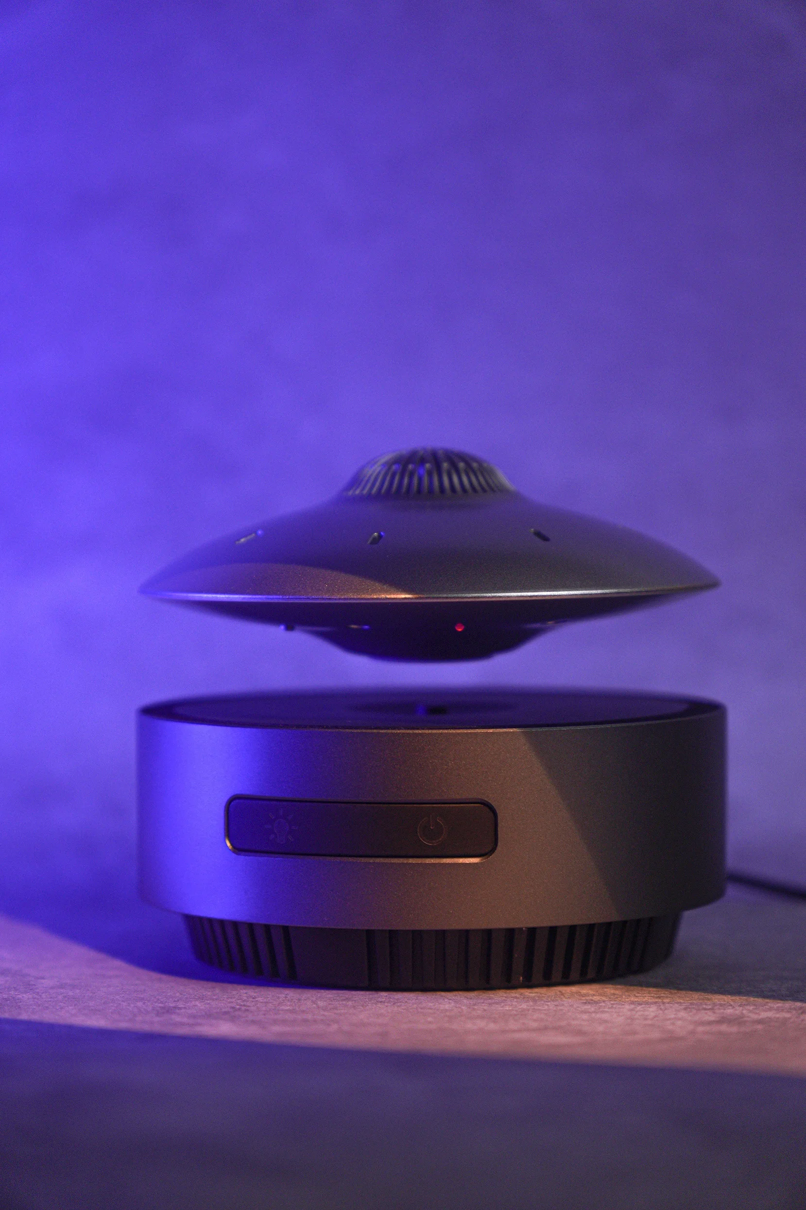 Portable Plastic Audio Player Parties Home Theater Mobile Phones DC Power Automatic Lift-Down Floating UFO Speaker