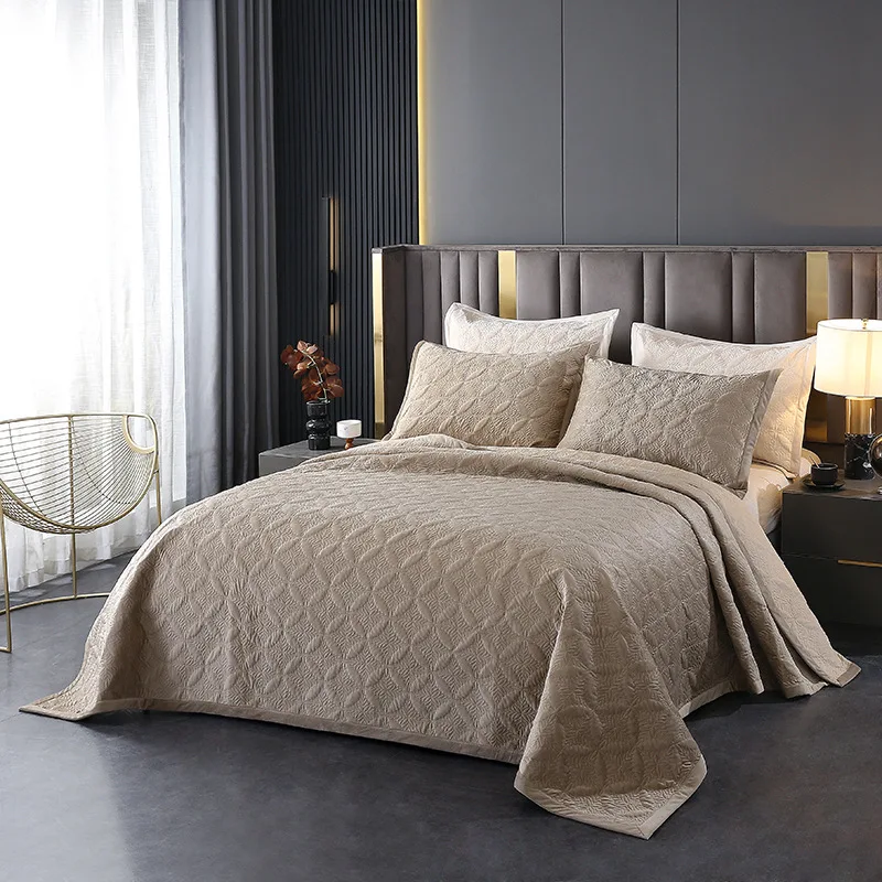 

Crystal Velvet 3-Piece Quilted Bedding Set, European Minimalist Luxury Bedspread, Anti-Static Winter Blanket Soft Comforter