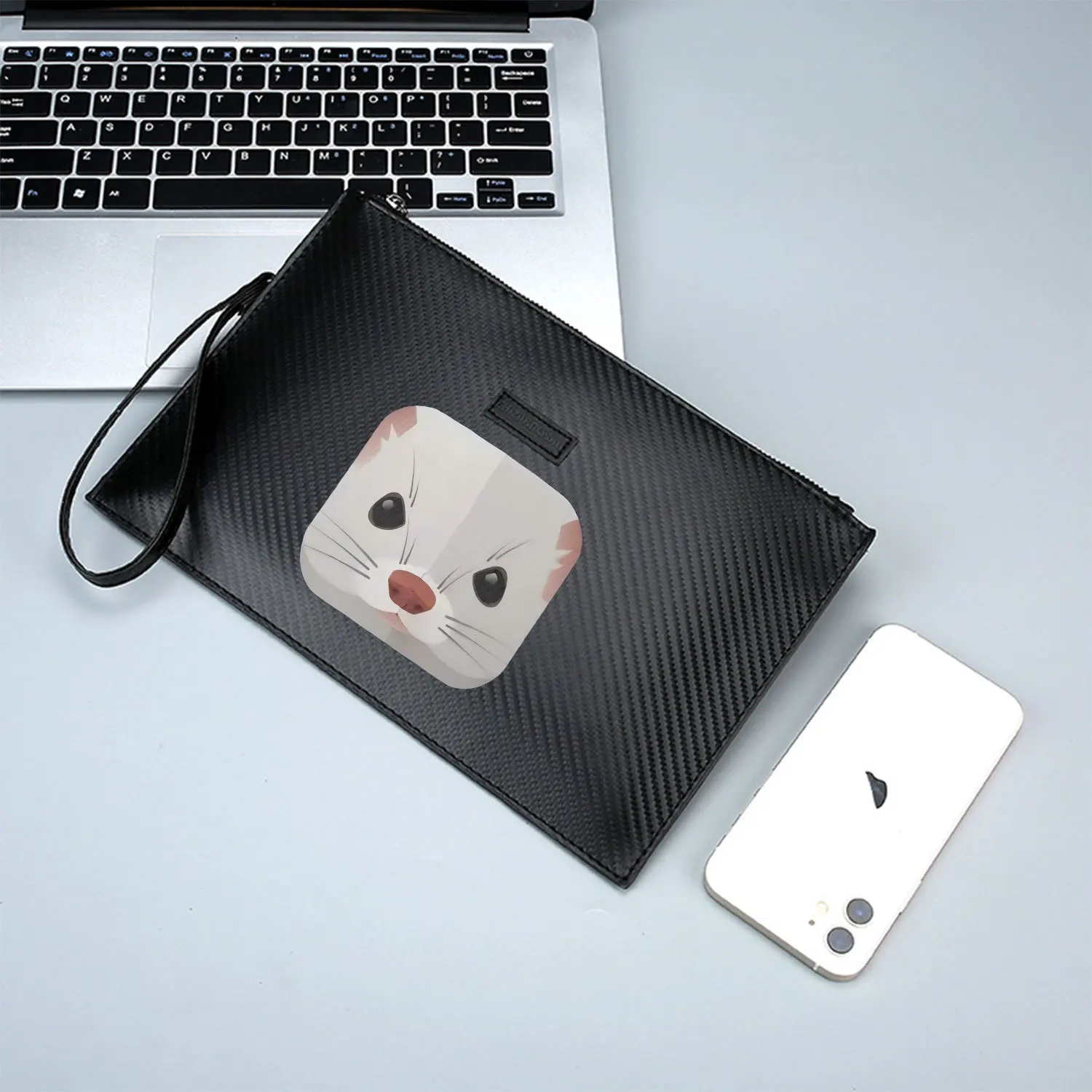 حقيبة يد رجالية من البولي يوريثان مطبوعة على شكل وجه قطة بيضاء، عصرية وعملية للحمل اليومي