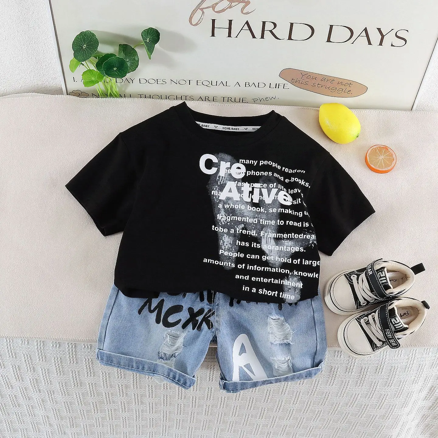 

Летний новый комплект одежды для мальчиков: модные футболки с принтом и джинсовые шорты, двухсоставный детский костюм для мальчика