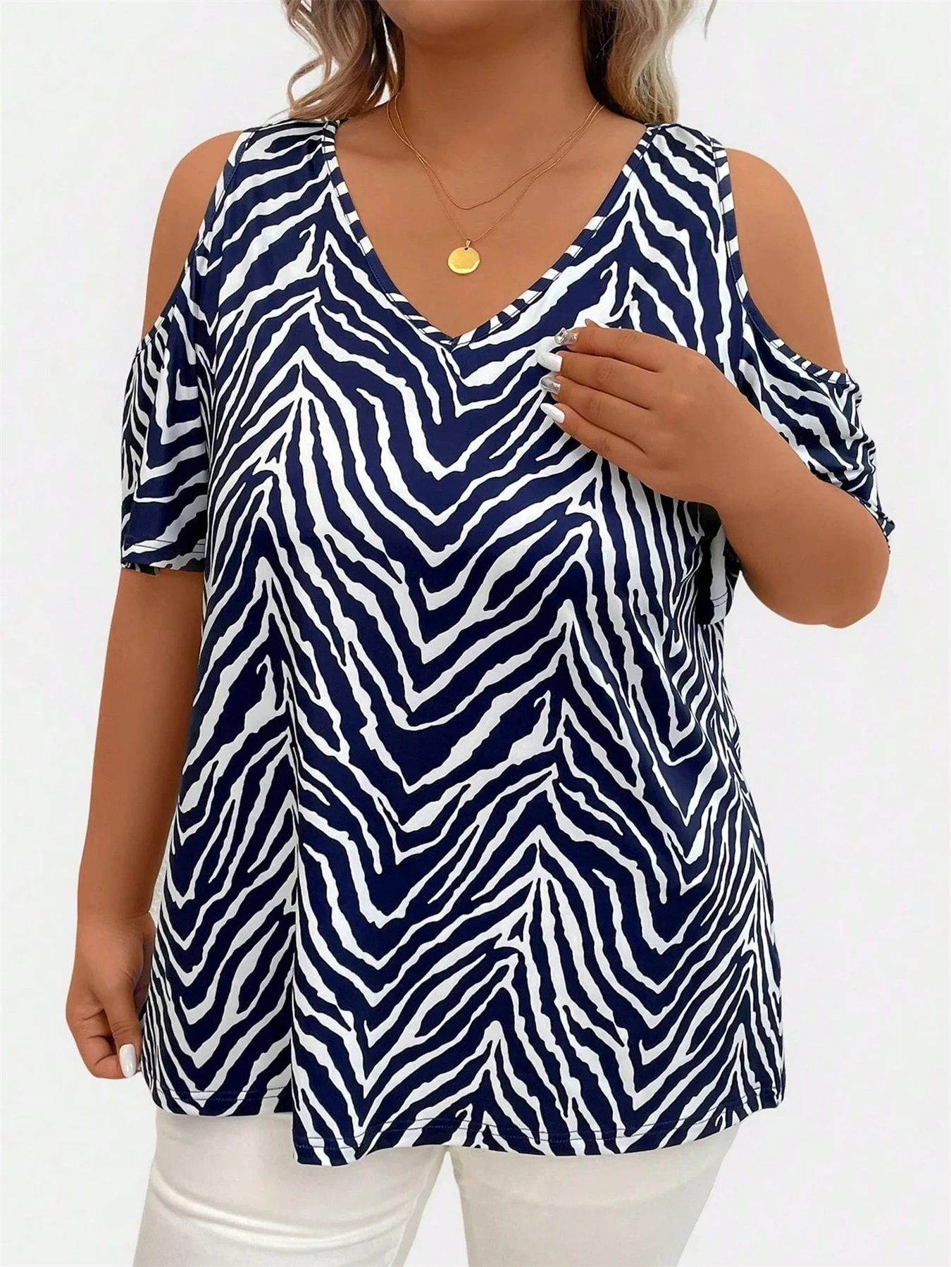 

Summer New Large Size Women's Shoulder Cutout V-Neck Top for Casual Comfort and Travel Holiday Wear