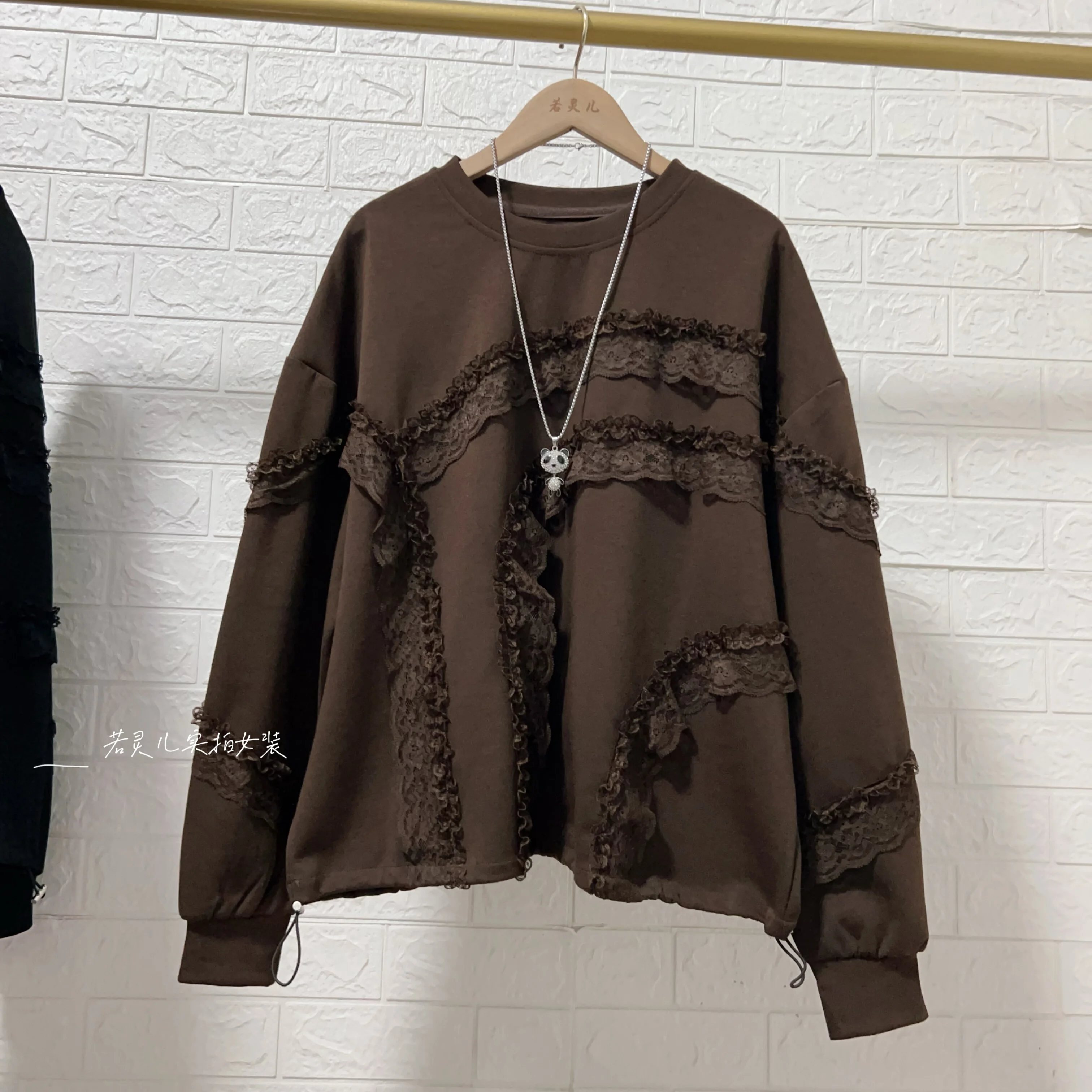 Blusa peplum de renda floral com gola redonda e manga comprida para mulheres