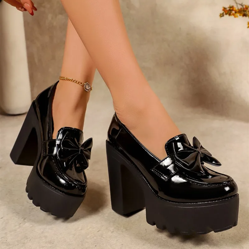 

2026 Spring and Autumn New Block Heel Slip-on Super High Heel Plus Size Patent Leather Single Shoes