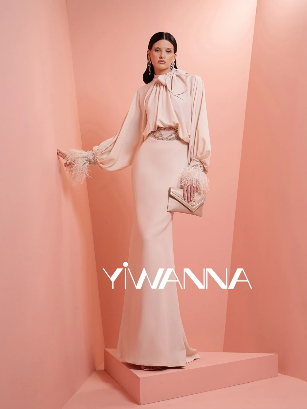 

Pink Shiny Crystal Feathers Long Evening Dress Modest High Collar Mother Of The Bride Dresses For Wedding Customzied Party Gown