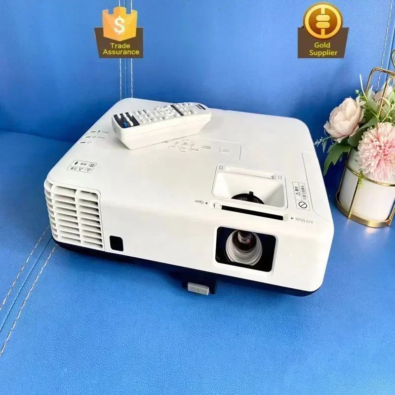 سلع ممتازة عبر الحدود 10 سنوات من المصنع الأصلي جهاز عرض قصير الرمي 1080 بكسل لمدرسة المؤتمرات #5
