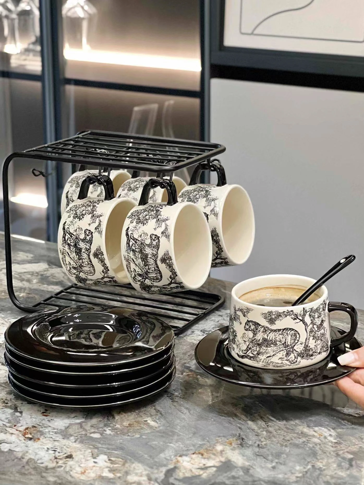 High-end and Exquisite British Afternoon Tea Tableware Ceramic Retro Cup Saucer Nordic Good Looks Black Coffee Set Cups Kitchen