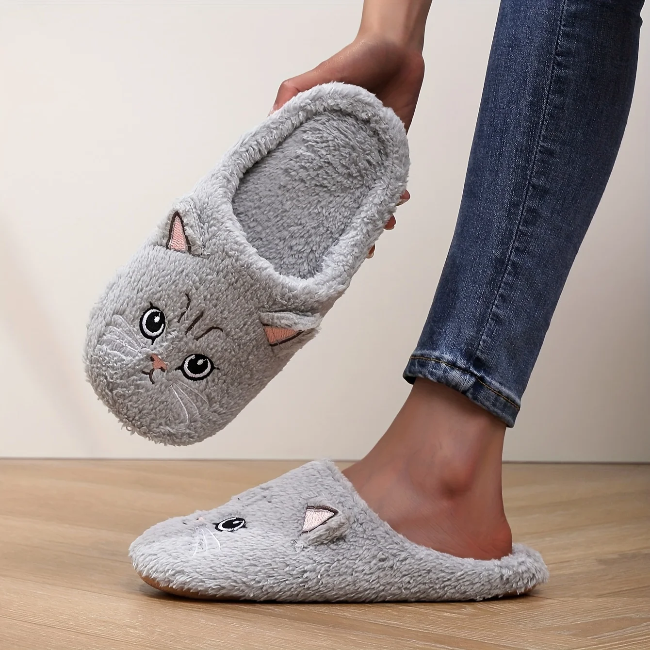 شباشب نسائية قطيفة سهلة الارتداء على شكل قطة سوداء أحذية مريحة من القطيفة بطانة أحذية غير رسمية للمنزل أحذية بخطوة واحدة مع نعال من جلد الغزال