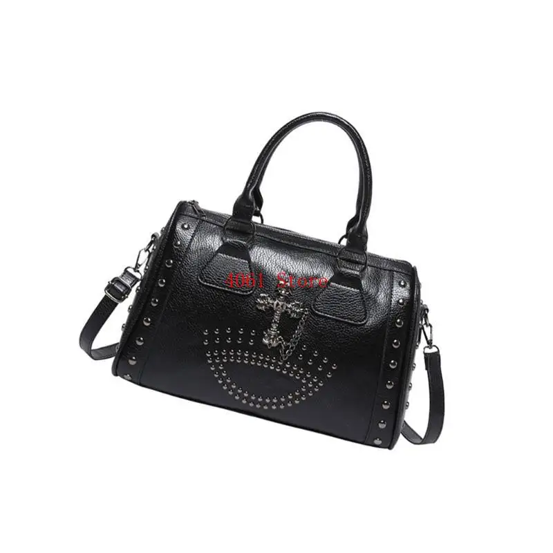 

Сумочка черепа в панк -стиле с большими возможностями с деталями с шипами и регулируемым ремнем с украшением плеча для женщин