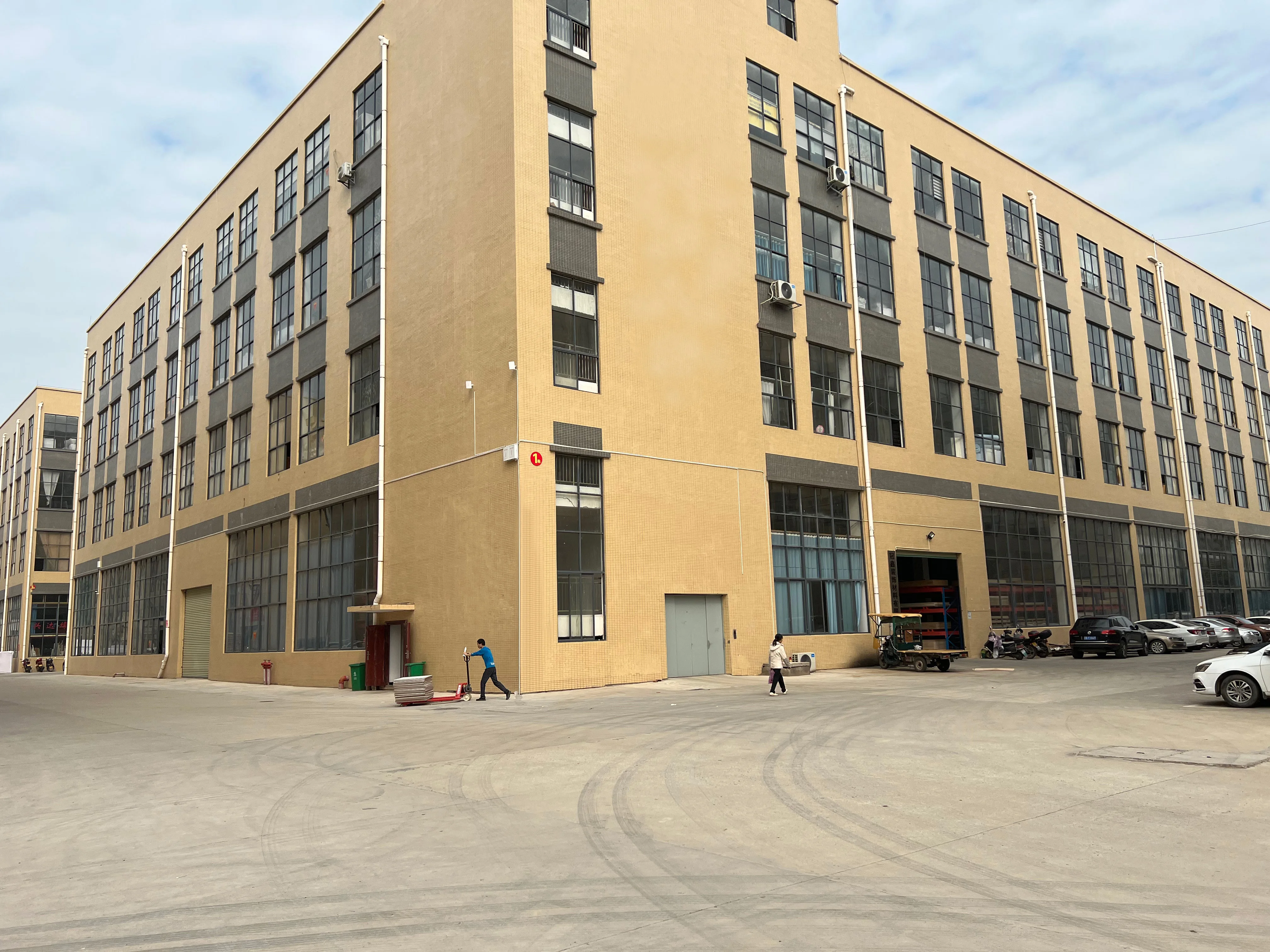 Custom Hotel Wardrobe, Modern Vertical Wall-Mounted Wooden Wardrobe, Home Furniture.