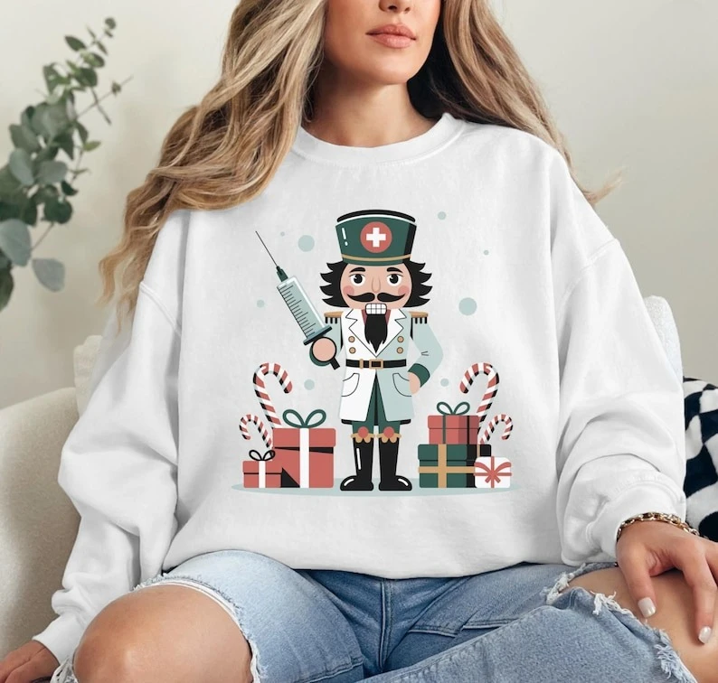 くるみ割り人形 看護師 クリスマス スウェットシャツ 血液採取士 医師 医療技術者 ホリデー 医療従事者 看護学生への医療ギフト