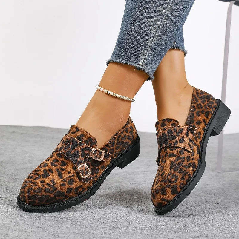 

Леопардовые туфли на одинарной платформе, мягкие нескользящие женские туфли с круглым носком и металлической пряжкой, нескользящий низкий каблук на блочном каблуке