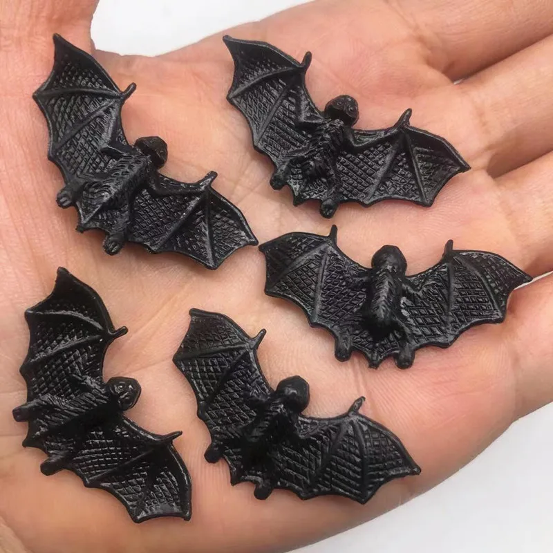 50 Stück Schwarze Leuchtende Kunststoff-Fledermäuse Halloween-Dekoration Spukhaus Horror-Requisiten Zubehör DIY Kinderspielzeug Party-Geschenke – Detail 3