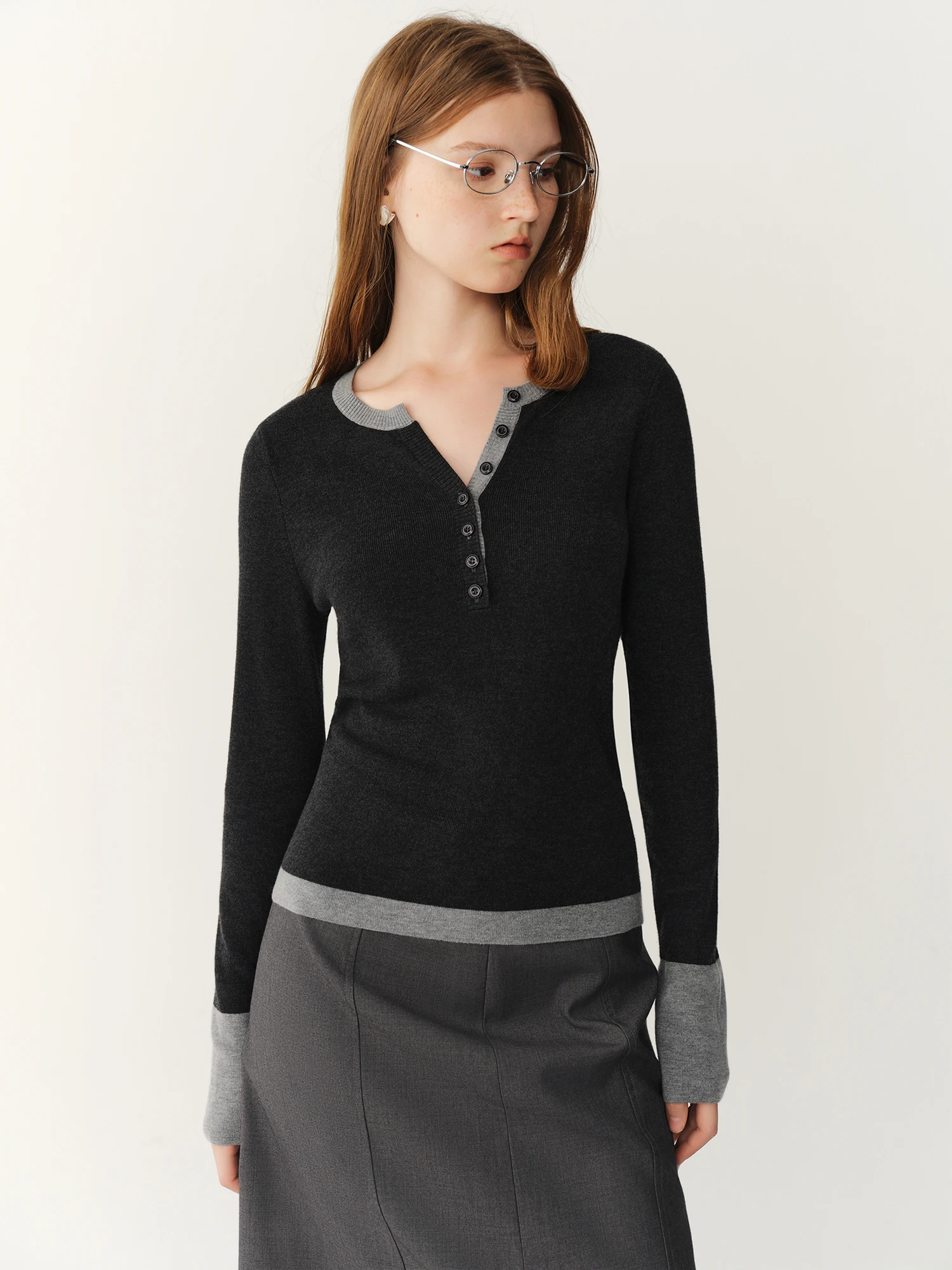 FSLE 2026 Fall New Women's Color‑Blocked Henley Neck Knit Sweater Slim‑Fit Long‑Sleeve Unique Design Fashion Casual Knit Top view 4