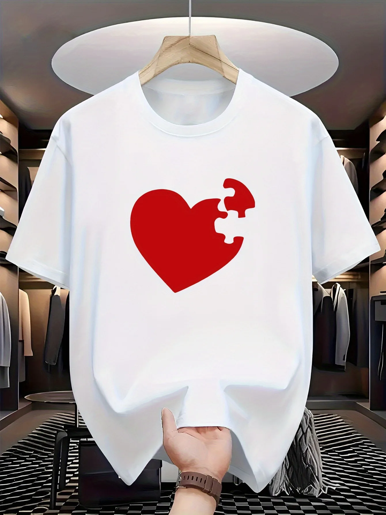 Lässiges Herren-T-Shirt mit Rundhalsausschnitt, mit herzförmigem Muster auf dem Stoff, kurzärmeliges, bequemes Oberteil, Outdoor-Sport-Wochenende